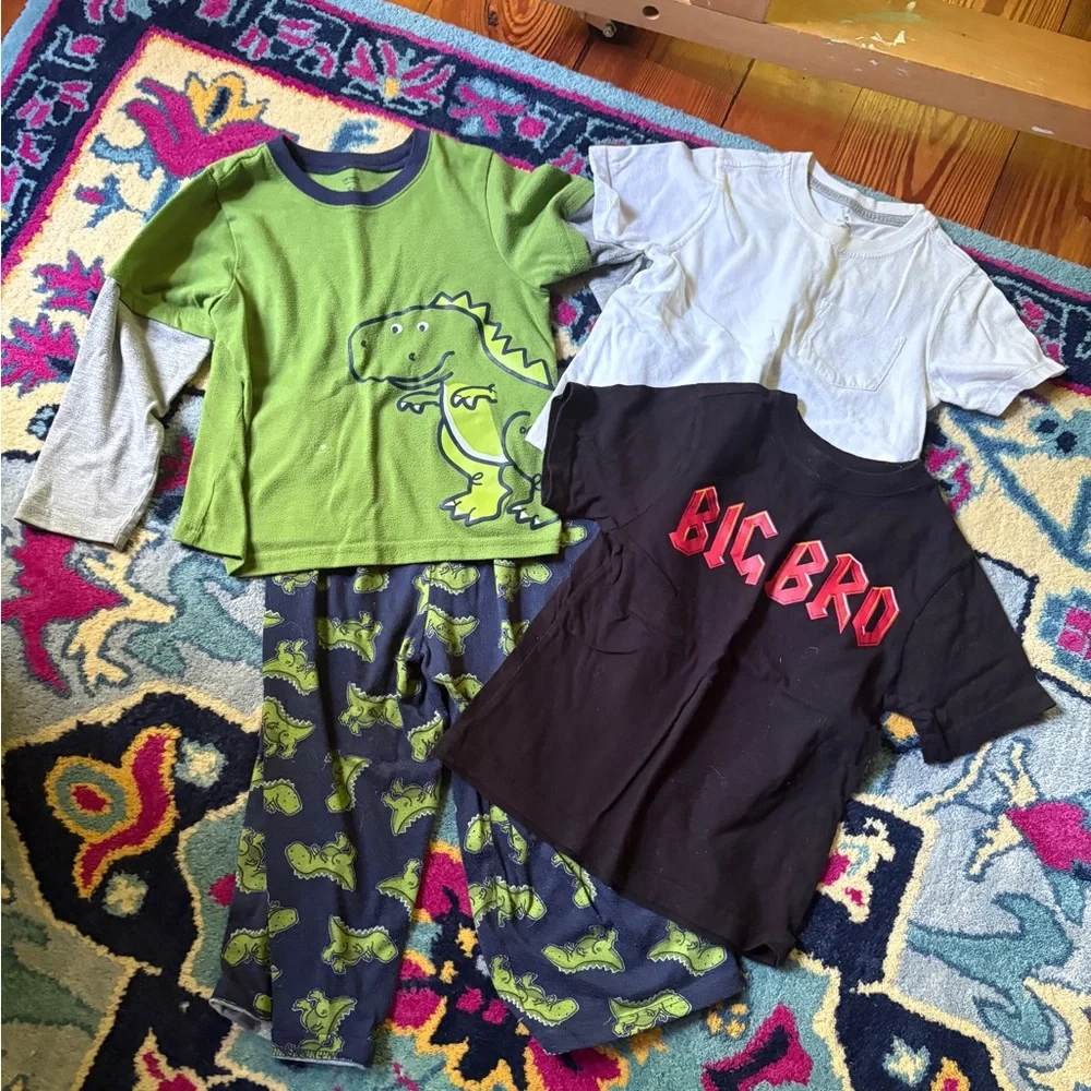 The Children's Place Green Dinosaur Pajama Set bundle lot t-shirt clothing 4-5